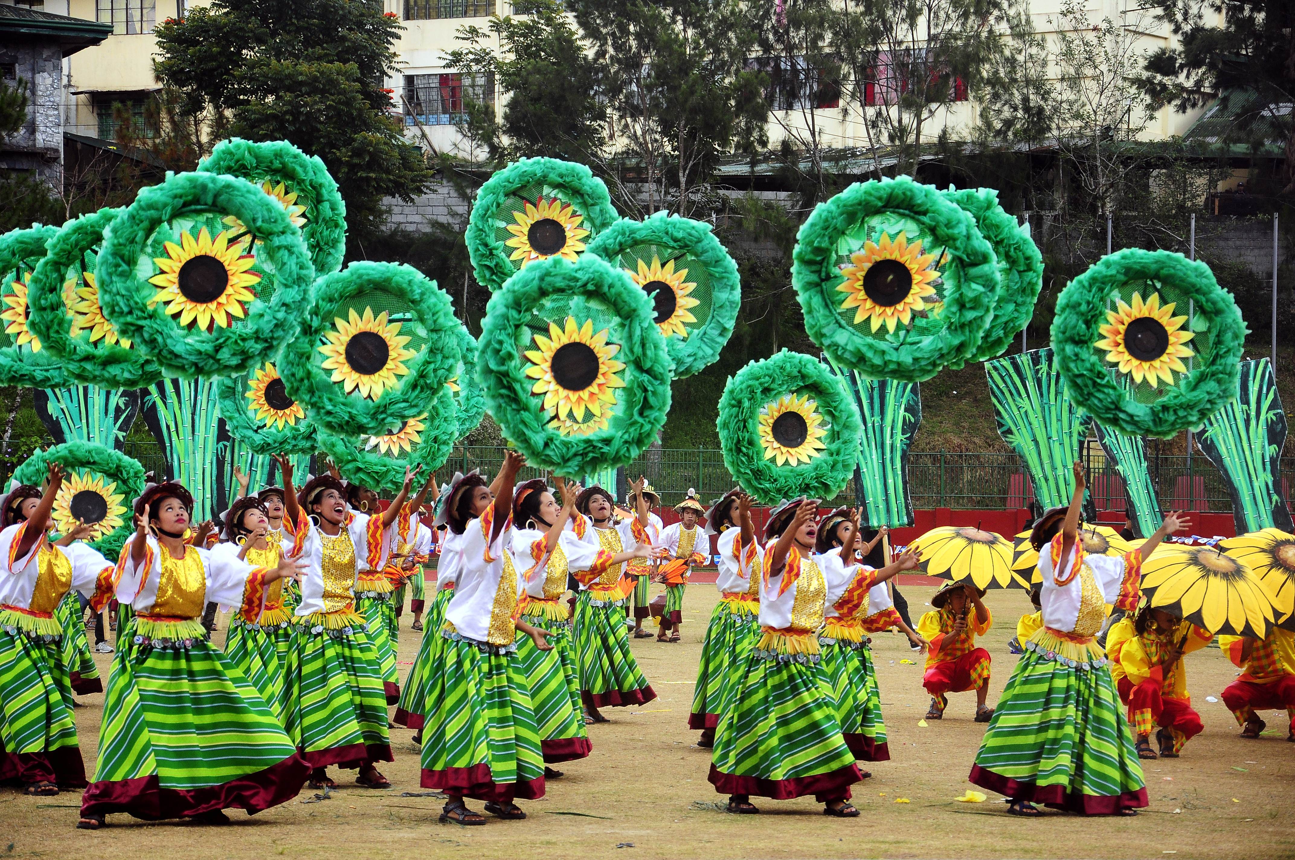 Panagbenga. Panagbenga Festival. Фестиваль панабенга Филиппины. Фестиваль цветов Panagbenga цветы.